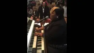 Shellea Wade is soooo amazing, singing 