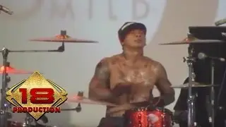 Superman Is Dead - Poppies Dog Anthem (Live Konser Binjai 24 November 2012)
