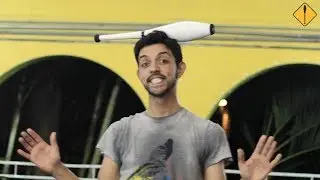 3 clubs juggling freestyle - Carlos Mu&ntilde;oz Sombra