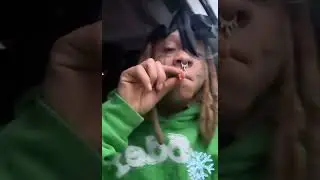 Famous Ohio Rapper Trippie Redd Smoking In Da Whip #compton #trippieredd #musicgenre #hiphop