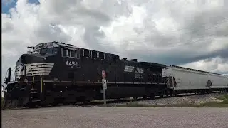 Norfolk Southern 4454 AC44C6M leads MEWFPB-18 , Angleton TX 9/18/22