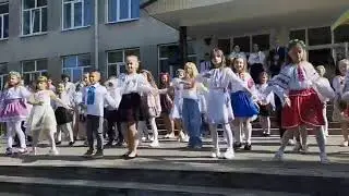 Флешмоб «Мир над Україною» учні 2-3 класів Радехівського ОЗЗСО Керівник:Худьо Ірина Василівна
