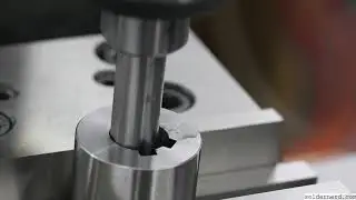 Cutting a keyway on a manual mill