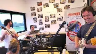 Waliens - Live at Radio Carrum