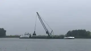 Dredging the river Rhine (lek)
