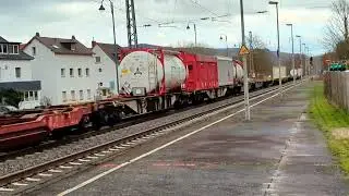 die Bahn im Rheintal:, Container Zug passiert den Bhf Bad Breisig in Richtung Bonn unterwegs
