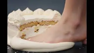Foot crushing cake 