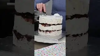 Making an ICE CREAM CAKE 🍦🎂🤤