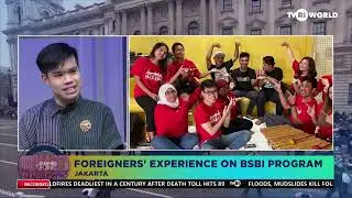 FOREIGN STUDENTS LEARN INDONESIAN ART & CULTURE
