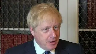 Queen approves British PM&rsquo;s request to suspend Parliament