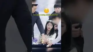 IU'S bodyguard is so supportive to her!