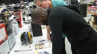 Isaac Bruce signs autographs for the SI KING  3-30-19