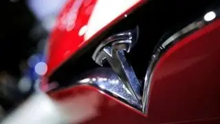 Chevy Bolt vs Tesla Model S: Which car goes furthest on a single charge?