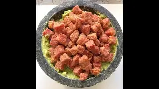 CHICHARON DE ATÚN Y ENSALADA DE MARLIN