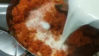 Bawarchi style dawat wala halwa tasty 😋 #viral video 