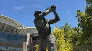 Adelaide  - Lazy Sunday. Anyone for Cricket?