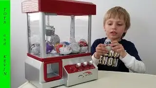 Игровой автомат полный киндер сюрпризами Claw Arcade game with kinder surprise eggs