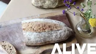 ALIVE Magazine x Red Guitar Bread