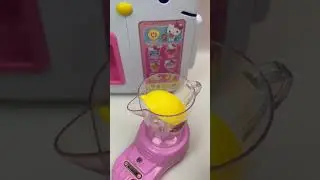 Tiny Lemon Squeeze! 🍋✨ Pretend Play Kitchen Fun! #Shorts #youtubeshorts #toys #asmr