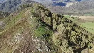 Гора с крестом, что парит над селом Камлак. Горный Алтай. 
