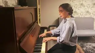 Diane sings (and plays) : 