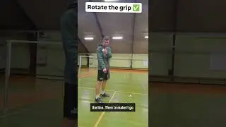 Adjust your forehand serve &ndash; better control and consistency in badminton