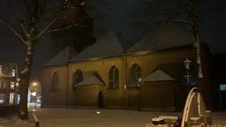 Papklok van de oude kerk in Lunteren tijdens de sneeuw 16-01-2021