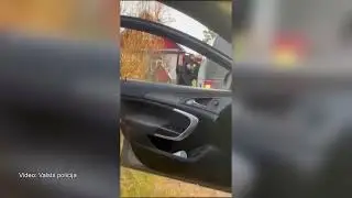 Policists aiztur automa&scaron;īnas zagli