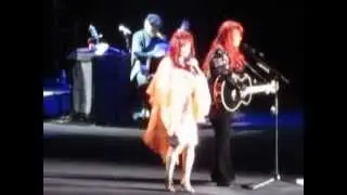 Judds - Born To Be Blue / Mandalay Bay in Las Vegas (Dec 18, 2010)