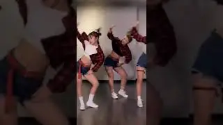 Alien dance ...hot girls boom / 