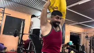 Day 4/70 transformation road to bulk hulk #fithit #motivation #fitmomsinspire #latexercises #viral 