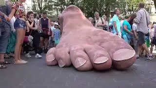 Snuff Puppets (Giant Human Body Parts) - Ludwigshafen: Internationales  Stra&szlig;entheaterfestival -