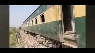 Shalimar express 27up train accident in darulahsan railway station near hit the tractor troli😥