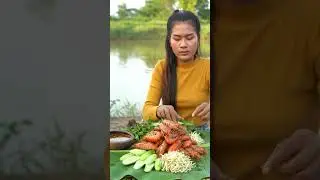 Survival Eating in the Jungle: Spicy Grill Matin Shrimps Over Fire!🔥🌿 #shorts