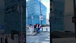 As&iacute; es el moderno barrio  Parisino de la Defense, uno de los m&aacute;s modernos de Europa 😍😍!!!!