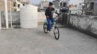 Cycle se stunt 😄🤪😆 Kara chhat per. #family video #funny  #family vlogs #bonding moments  