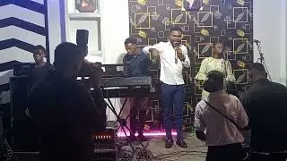 B&eacute;ni moi de Stevie Wonderson interpr&eacute;t&eacute; par Beno&icirc;t yoba