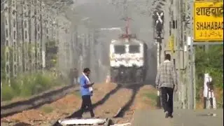 12916 train Ashram Express