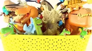 Box of Dinosaurs Good Dinosaur Collection - Tyrannosaurus, Apatosaurus in the dinosaur toy box