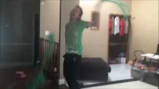 БЕЗУМНЫЙ ПАРЕНЬ В ПАСХАЛЬНОМ ИСКАЛЕ!