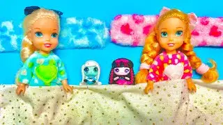 Elsa and Anna toddlers slime slumber party