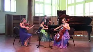Trio Amigas Rolston Hall