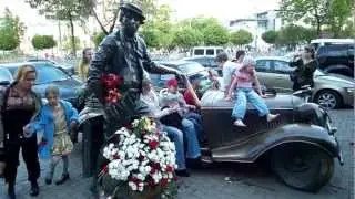 Life in Russia - the statue of legendary circus clown Yuri Nikulin in Moscow