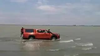 Double cab Hilux Dakar vs Dam