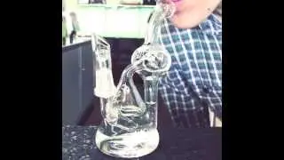 Just4Smokers | Hitting the Liquid Fixed Stem Recycler Vapor Bub