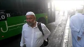 Suasana di depan Hotel Al Keswah, Jarwal, Mekkah ba'da Sholat Shubuh, Musim Haji, 4 Agustus 2019