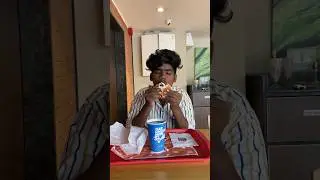 💥🤯என்னது chicken burger 🍔  ஓட Rate இவளோ கம்மியா..!. #shorts #trending #sapadu 🤤