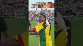 Ronaldinho sends a jersey into the crowd