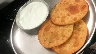 Ghar Par Banaai Swadisht Matar Ki Puri | Easy Recipe