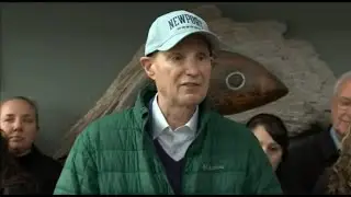 LIVE: Senator Wyden speaks on Newport Coast Guard helicopter relocation